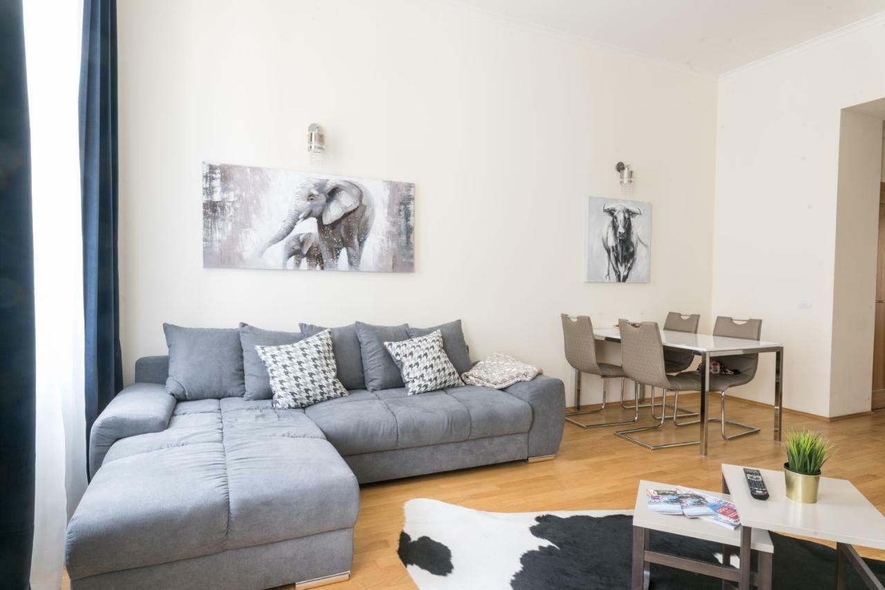 Apartment In Rumunska 355/9 Prague